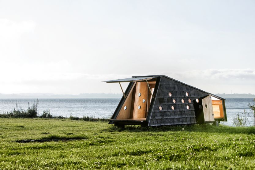 L_Shelters_by_the_sea_LUMO_Architects